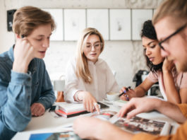 jovens atuais têm características próprias que diferem bastante das gerações anteriores.