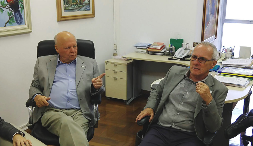 Gilson Barreto (E), vereador, e Reinaldo Pedro Correa (D), presidente do Sincomavi.