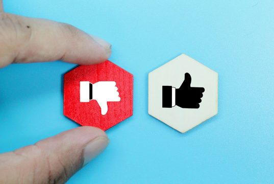Pequena variação negativa na confiança dos consumidores em abril