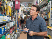 Confiança do empresário do comércio recua em fevereiro na capital paulista